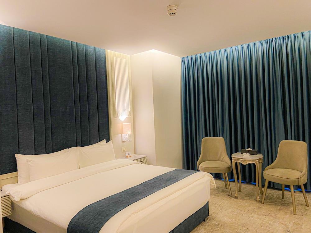 Rival Hotel Amman Room Type - Executive Room, 1 King Bed with Sofa bed, City View Rival Hotel Amman Room Type - Executive Room, 1 King Bed with Sofa bed, City View