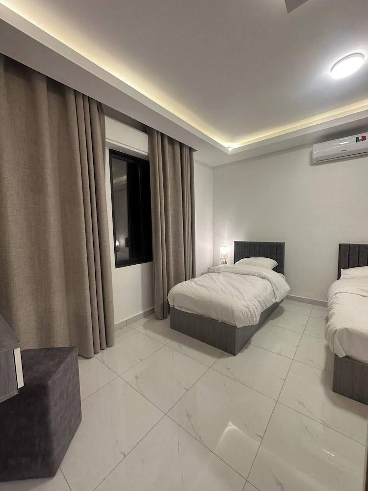 JRE Cozy Home Near All Services 19