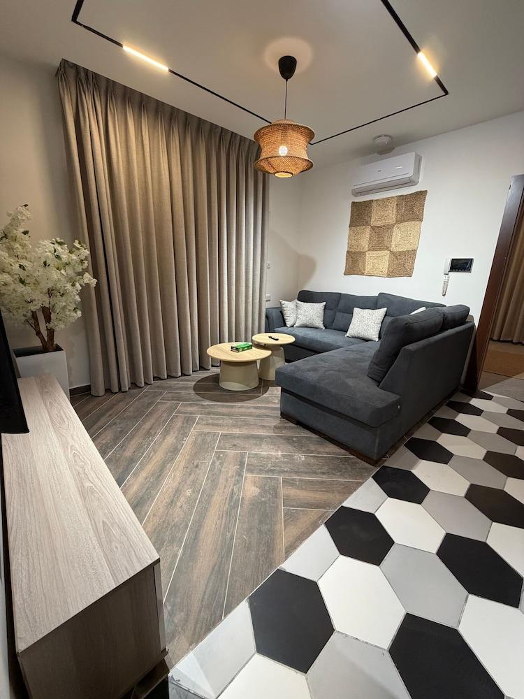 JRE Abdoun Rooftop 2bedroom Kh&sh 02