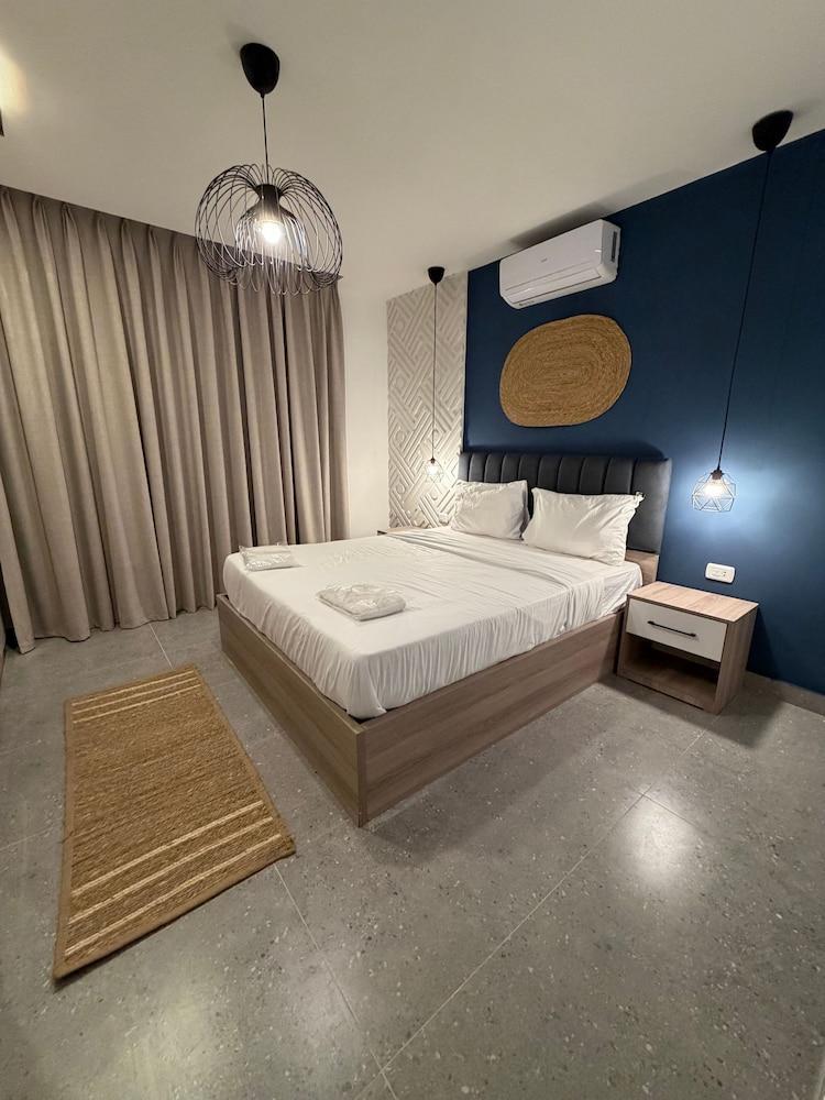 JRE Abdoun Rooftop 2bedroom Kh&sh 02 - Tap to explore photos
