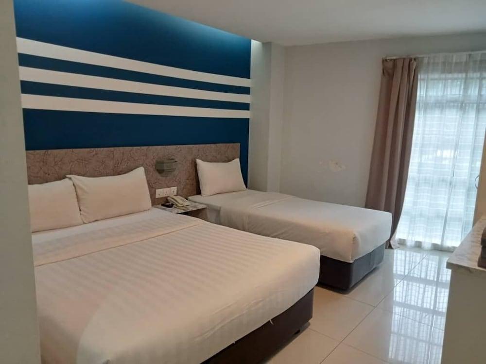 Mozu Hotel Sri Hartamas Room Type - Deluxe Triple Room, Multiple Beds