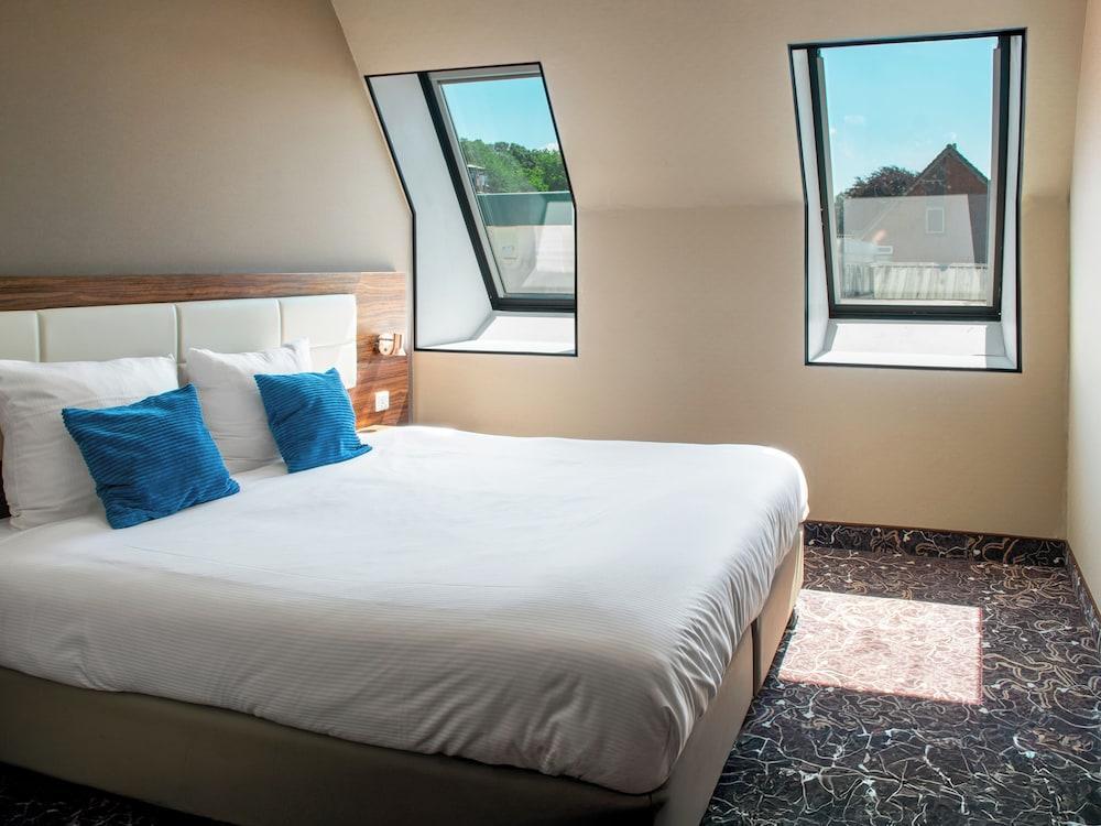 Amsterdam Lake Hotel Room Type - Deluxe Double or Twin Room