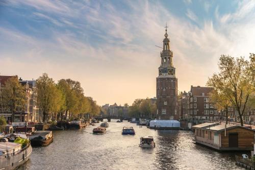 Amsterdam Lake Hotel - Tap to explore photos