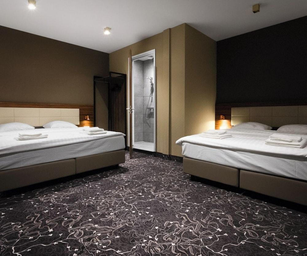 Amsterdam Lake Hotel Room Type - Deluxe Quadruple Room