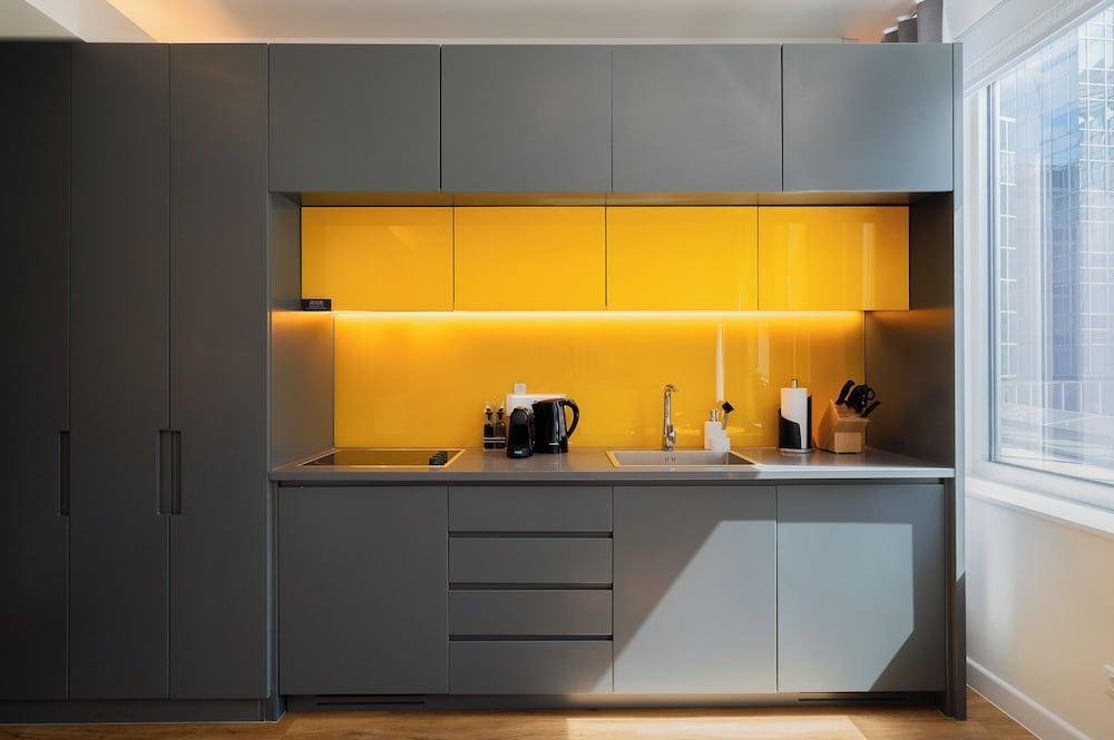 Limehome Amsterdam Gatwick - Tap to explore photos