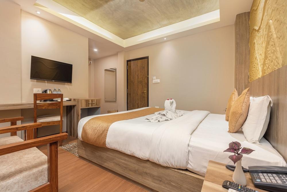 Divya Boutique Inn Room Type - Deluxe Double Room, 1 Queen Bed, City View