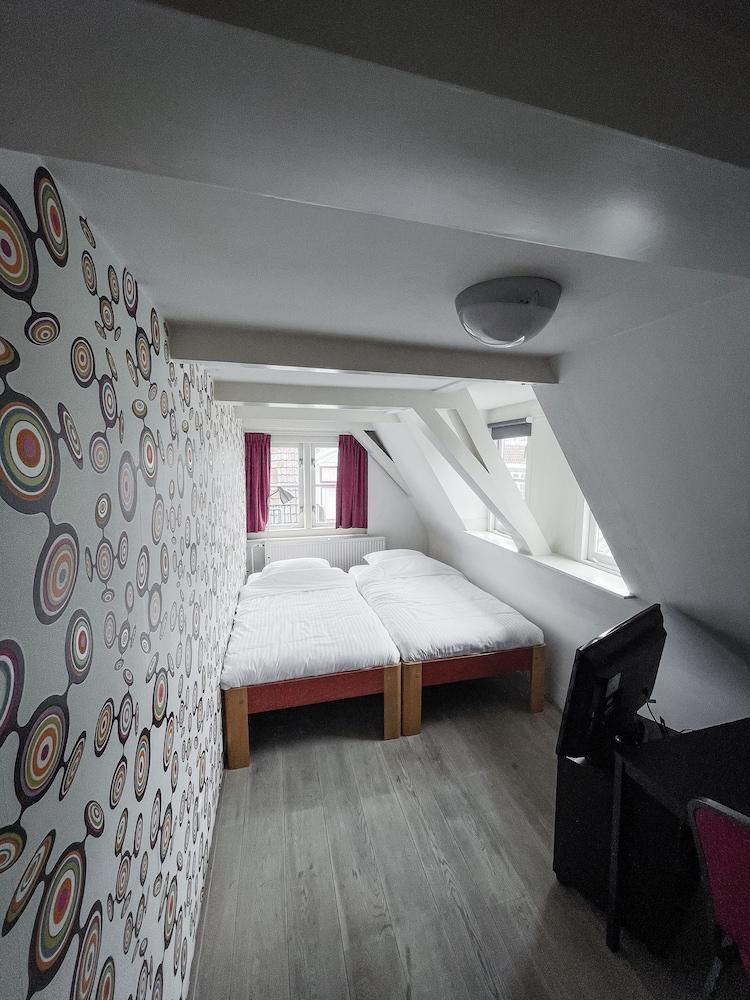 Hotel & bar Royal taste Amsterdam Room Type - Standard Double Room, 2 Twin Beds