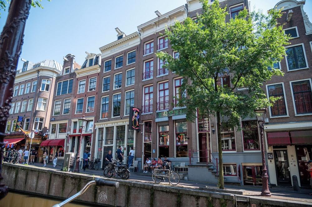 Hotel & bar Royal taste Amsterdam - Tap to explore photos