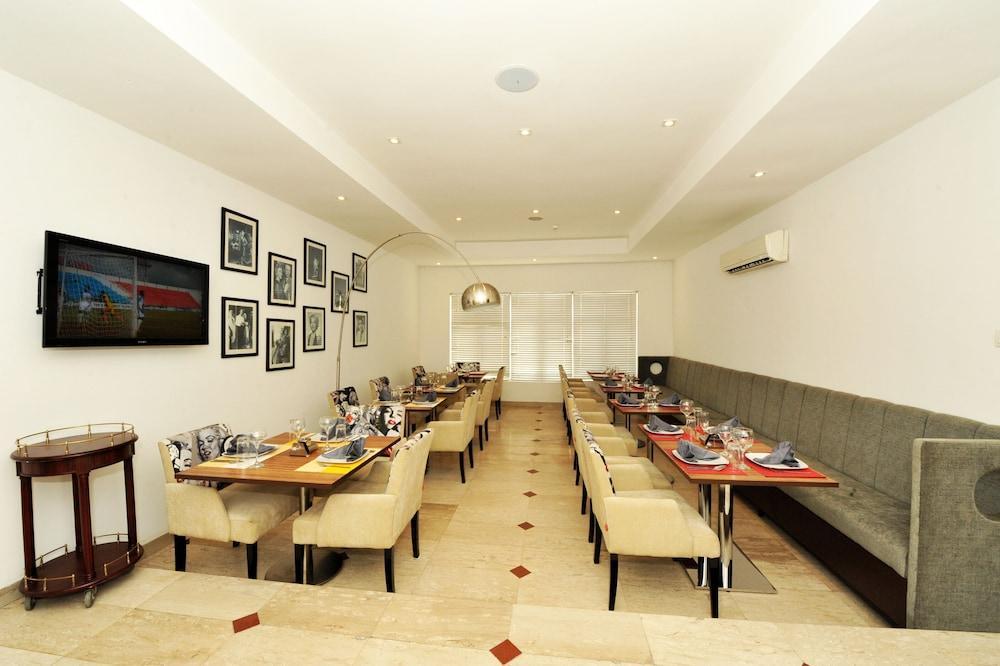 Silver Towers Hotel