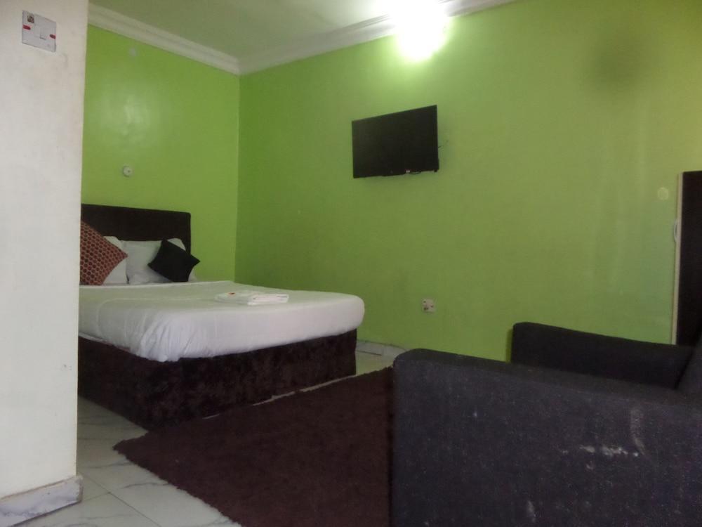 Ikeja Transit Hotel Iyala - Tap to explore photos