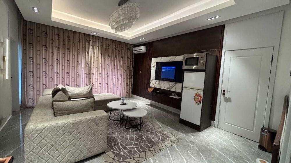 Sujimoto Apartment MacDonalds Room Type - Executive Apartment