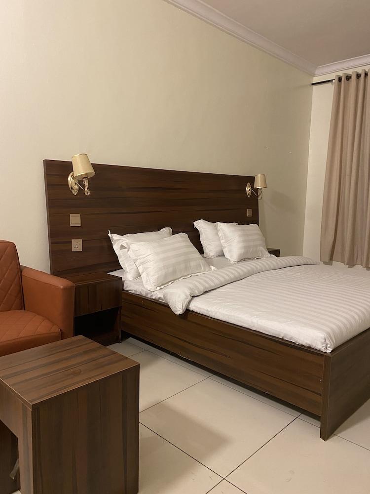 Posh Hotel And Suites Room Type - Superior Room