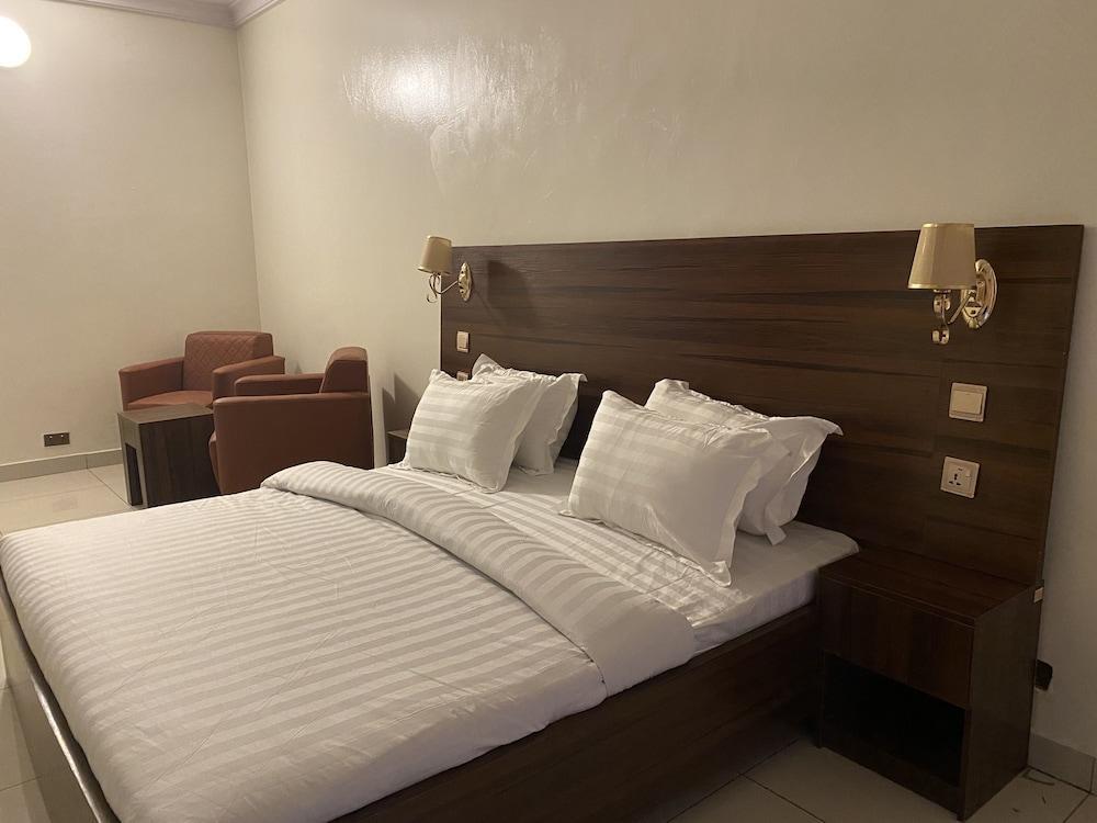 Posh Hotel And Suites Room Type - Family Room