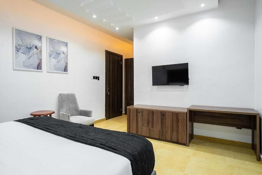 The Azaria Hotel & Apartments - Tap to explore photos