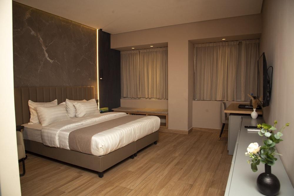 VERTIGO HOTEL Room Type - Superior Room, City View