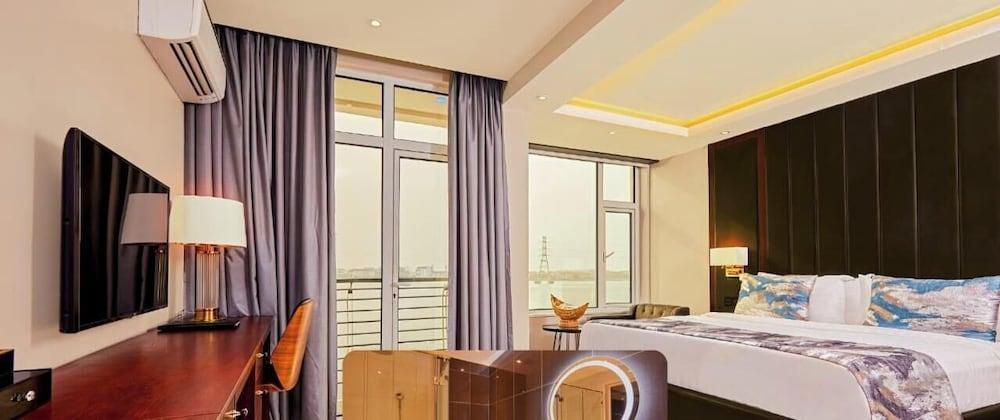 The Yacht Hotel Room Type - Deluxe Cabin, Sea View