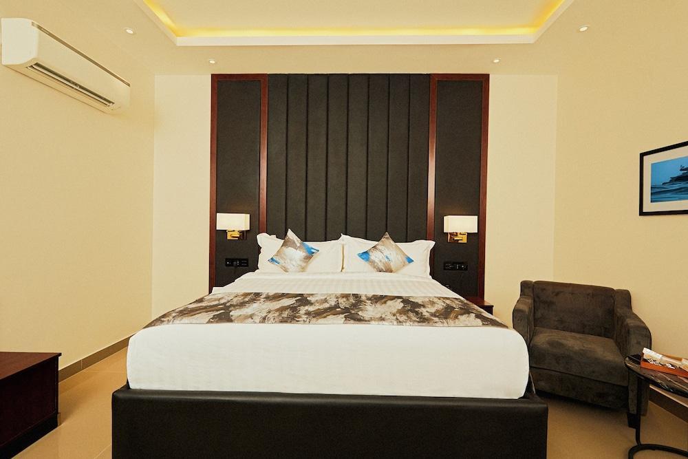 The Yacht Hotel Room Type - Deluxe Cabin, City View