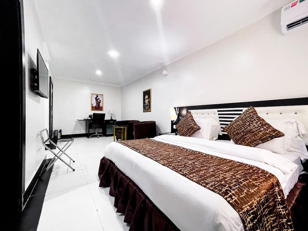 Pasadena Suites Room Type - Executive Room