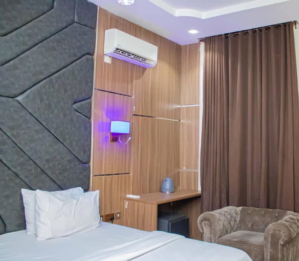 Laycon Hotel & Suites Room Type - Executive Room