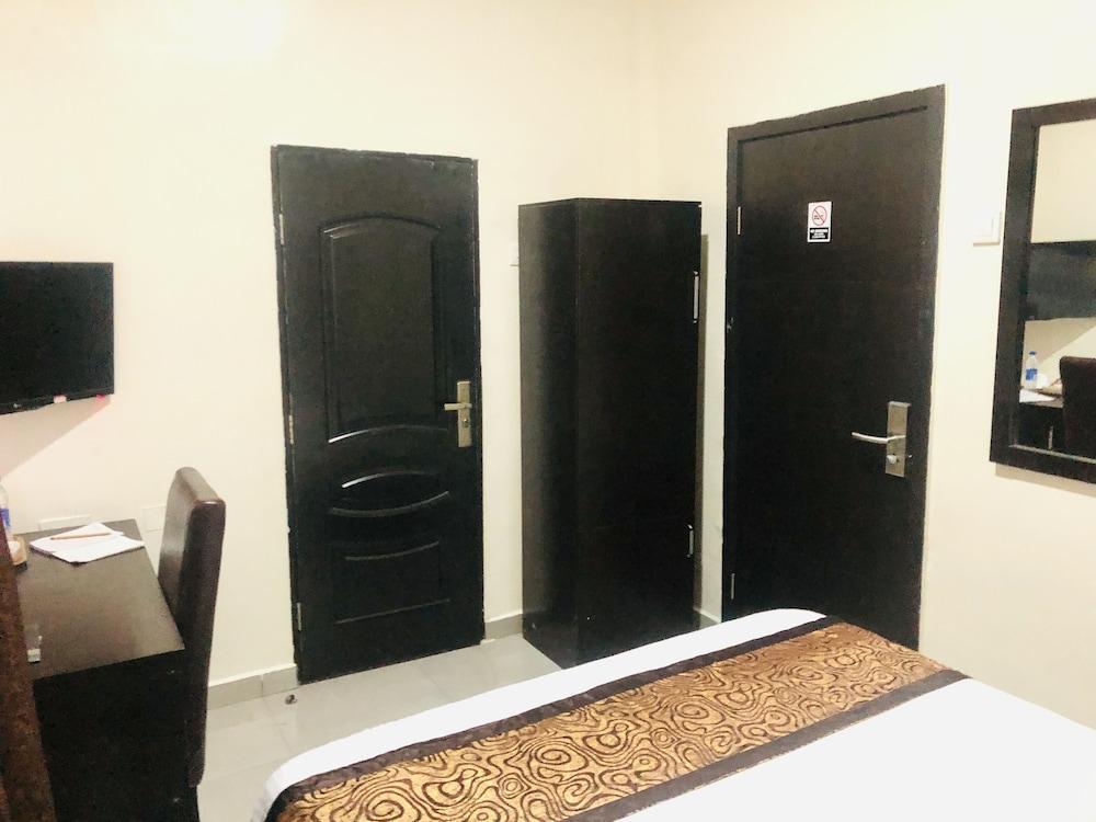 Villa Angelia Hotel Annex Room Type - Deluxe Room