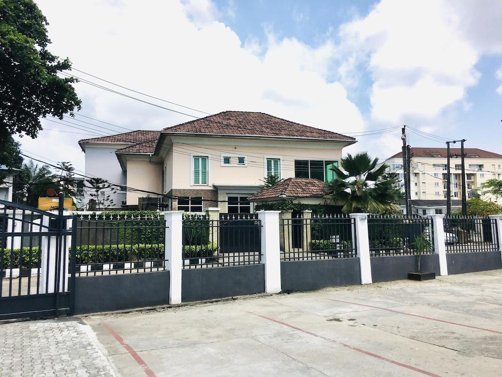 Villa Angelia Hotel Annex - Tap to explore photos
