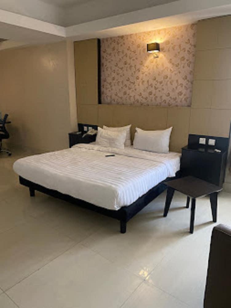 BWC Hotel VI Lagos Room Type - Deluxe Room