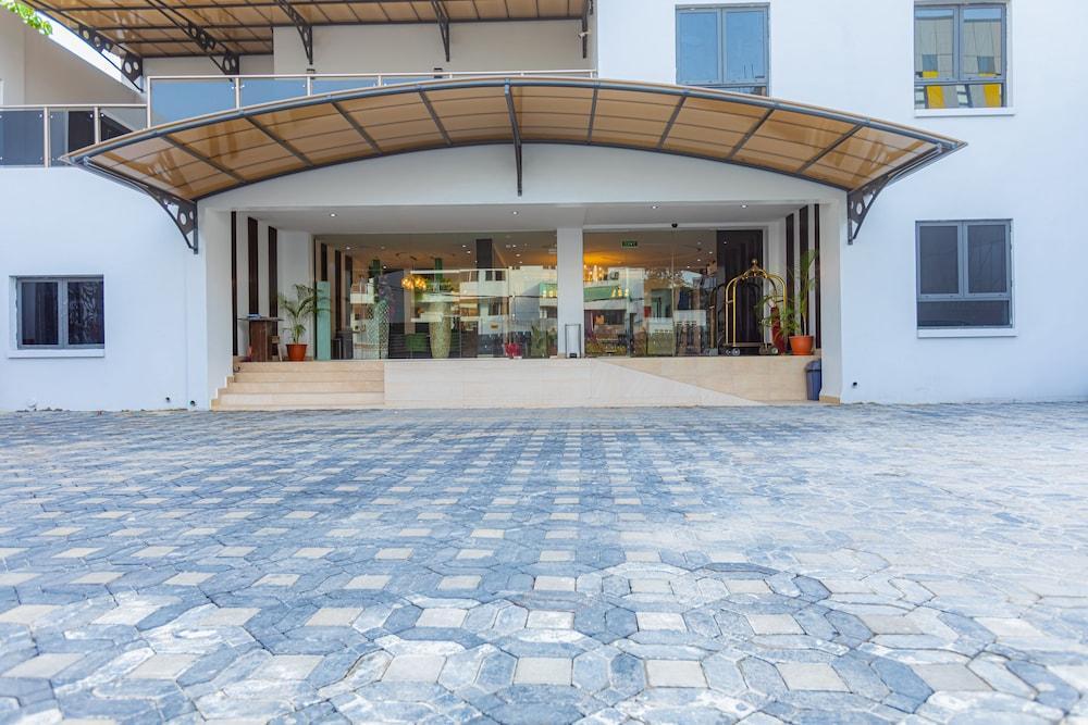 Isglo Hotels Ikoyi - Tap to explore photos