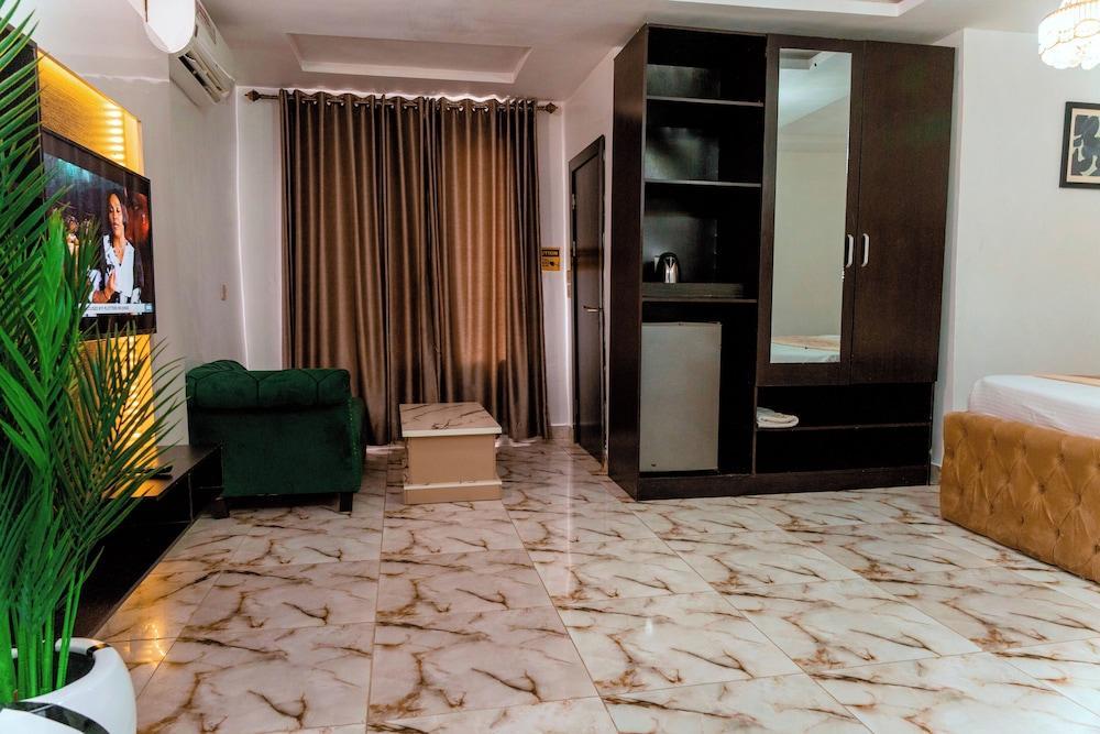 Executive Luxury Room - Spa - Gym - Parking - Tap to explore photos