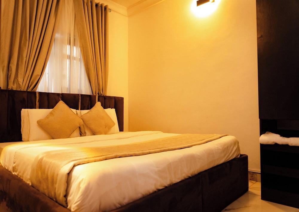 1-bed Flat - Lekki Phase 1 - Pool - Spa - Balcony Room Type - House