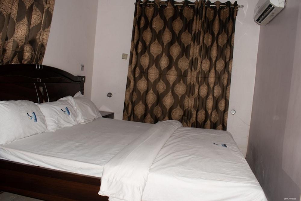 Emmy Hotels and Suites Room Type - Deluxe Room
