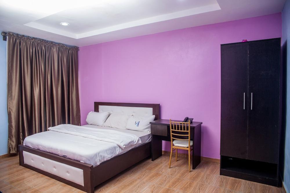 Emmy Hotels and Suites Room Type - Superior Room