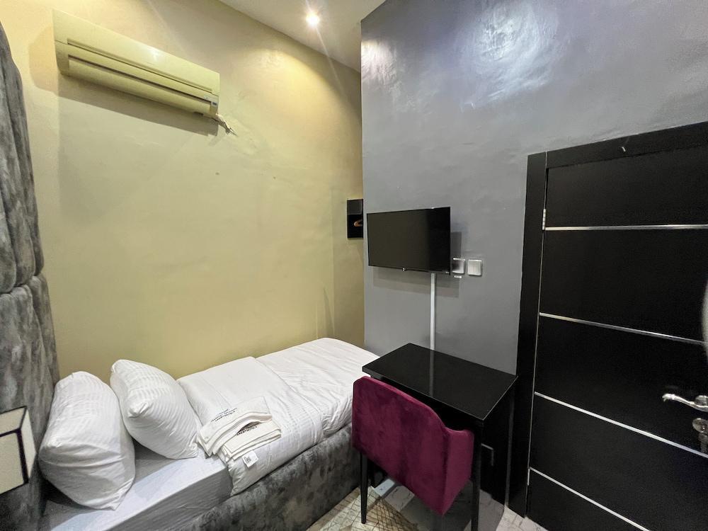 HQ APART HOTEL Room Type - Family Double Room Single Use