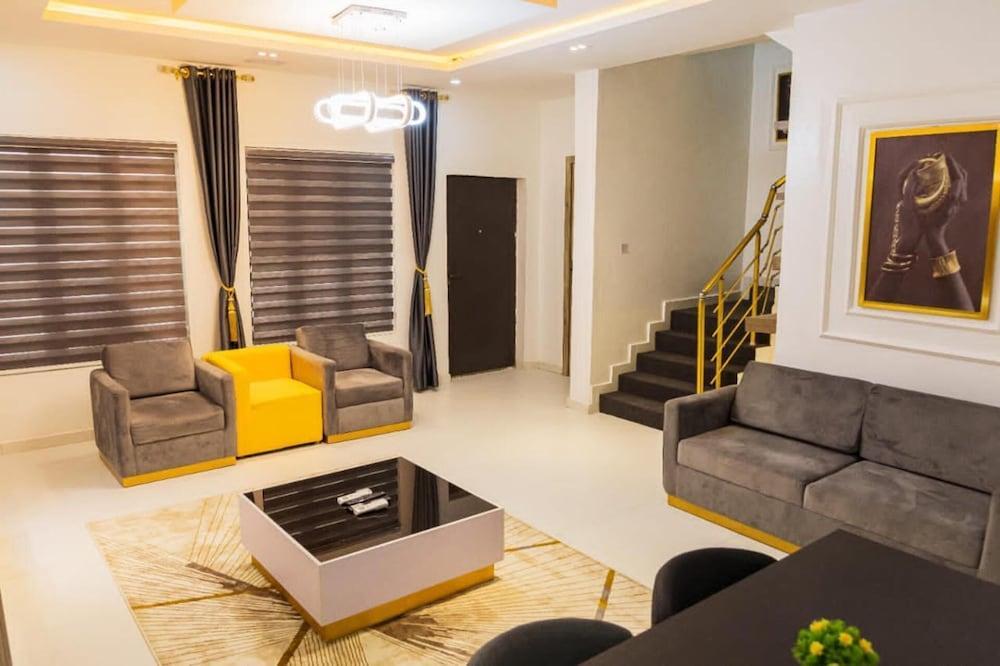 Immaculate 4-bed Apartment in Lekki - Tap to explore photos