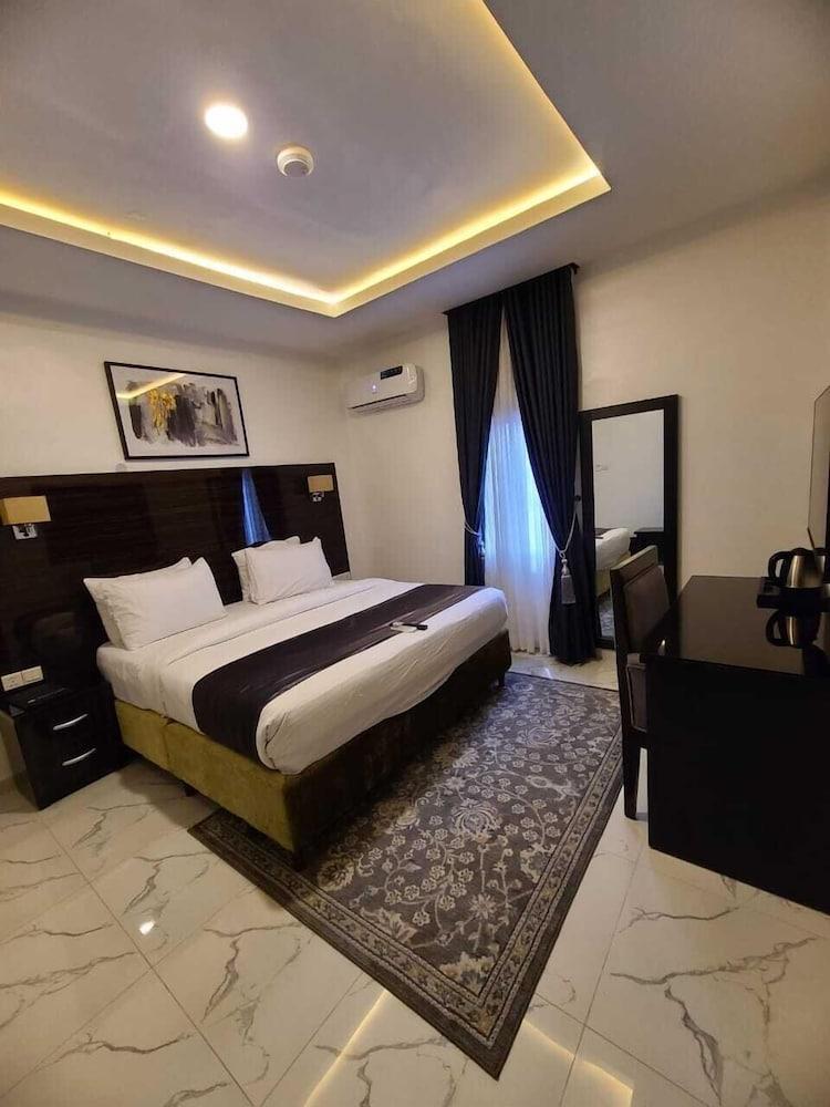 Mapleviewhotels and Suite Limited Room Type - Deluxe Room
