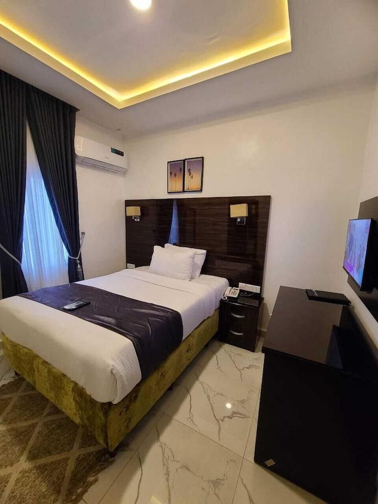 Mapleviewhotels and Suite Limited Room Type - Deluxe Room