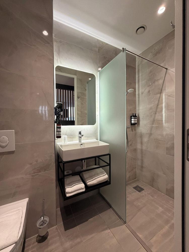 OZO Hotels Antares Amsterdam Schiphol Airport - Tap to explore photos