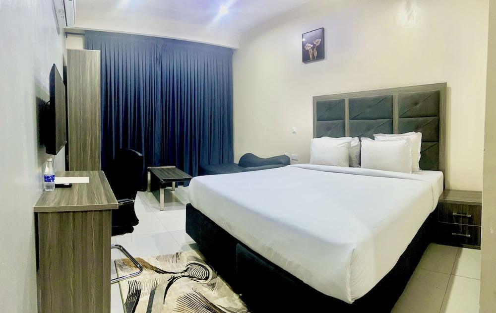 De Rigg Place Victoria Island - Tap to explore photos
