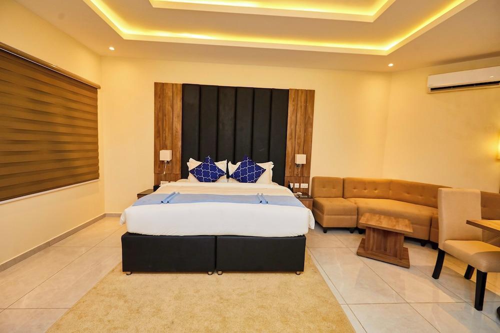 Vintano Hotel Room Type - Senior Double Room