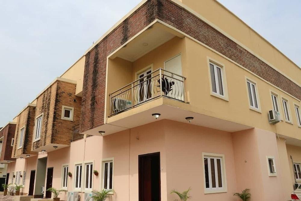 Westwing Hotels and Apartments Lekki - Tap to explore photos