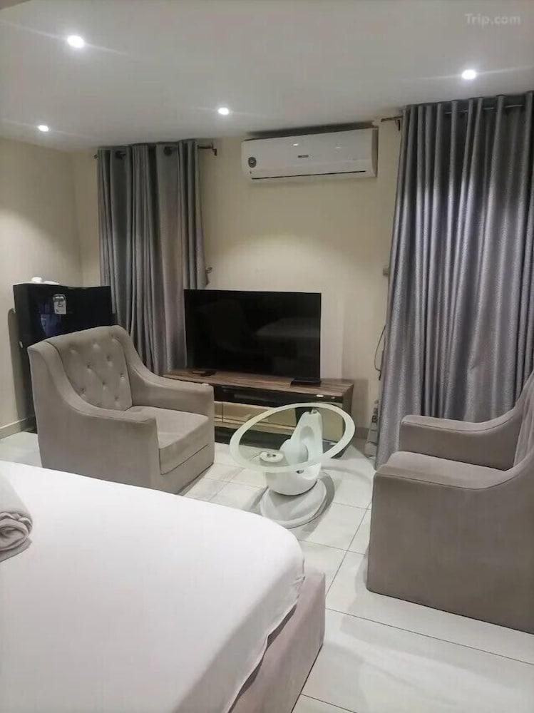 Ikad Hotel and Suite Room Type - Luxury Single Room
