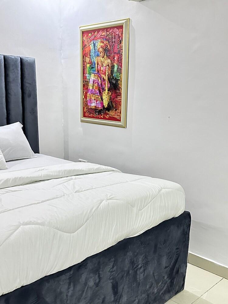 Msquare Hotel Ikoyi - Tap to explore photos