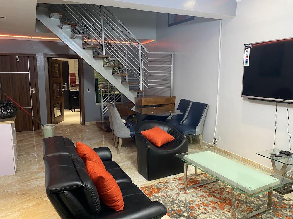 Beautiful 2-bed Apartment in Lekki - Tap to explore photos