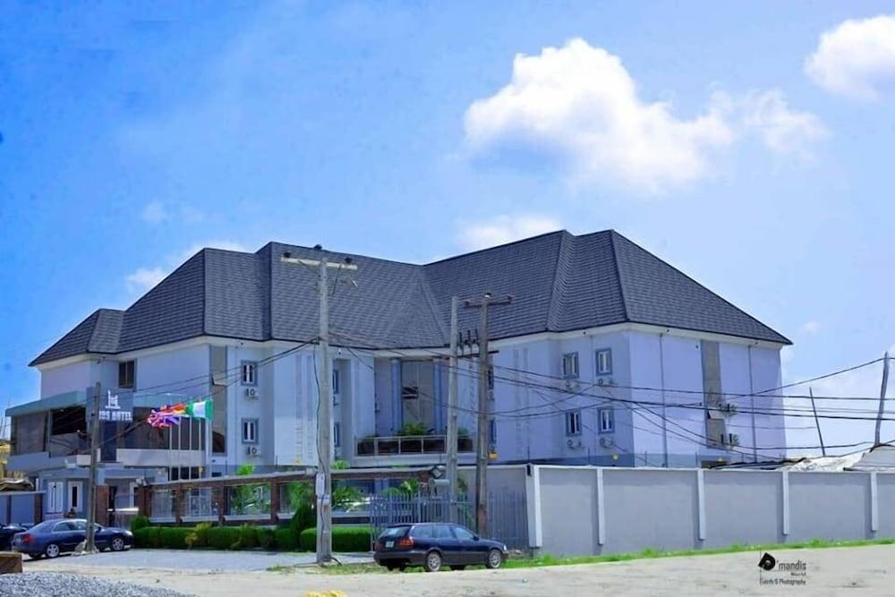 Eros Hotel and Suites Lekki - Tap to explore photos