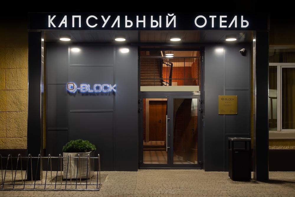 Q-block capsule hotel - Tap to explore photos