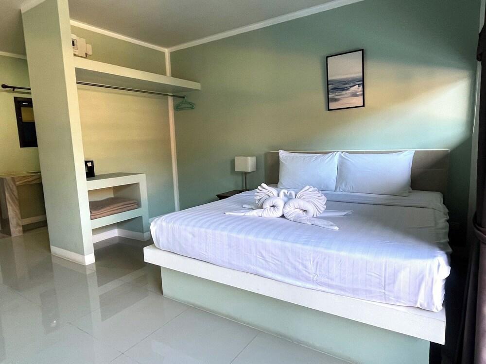 J & Ariya Hotel Room Type - Standard Double Room
