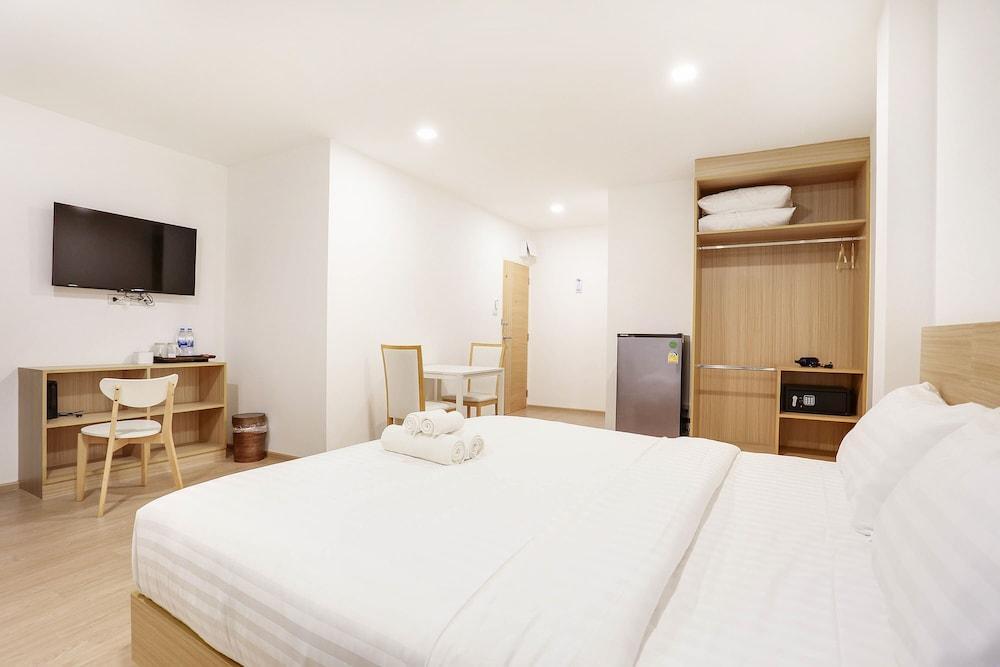 TAKKA Hotel Room Type - Superior Room