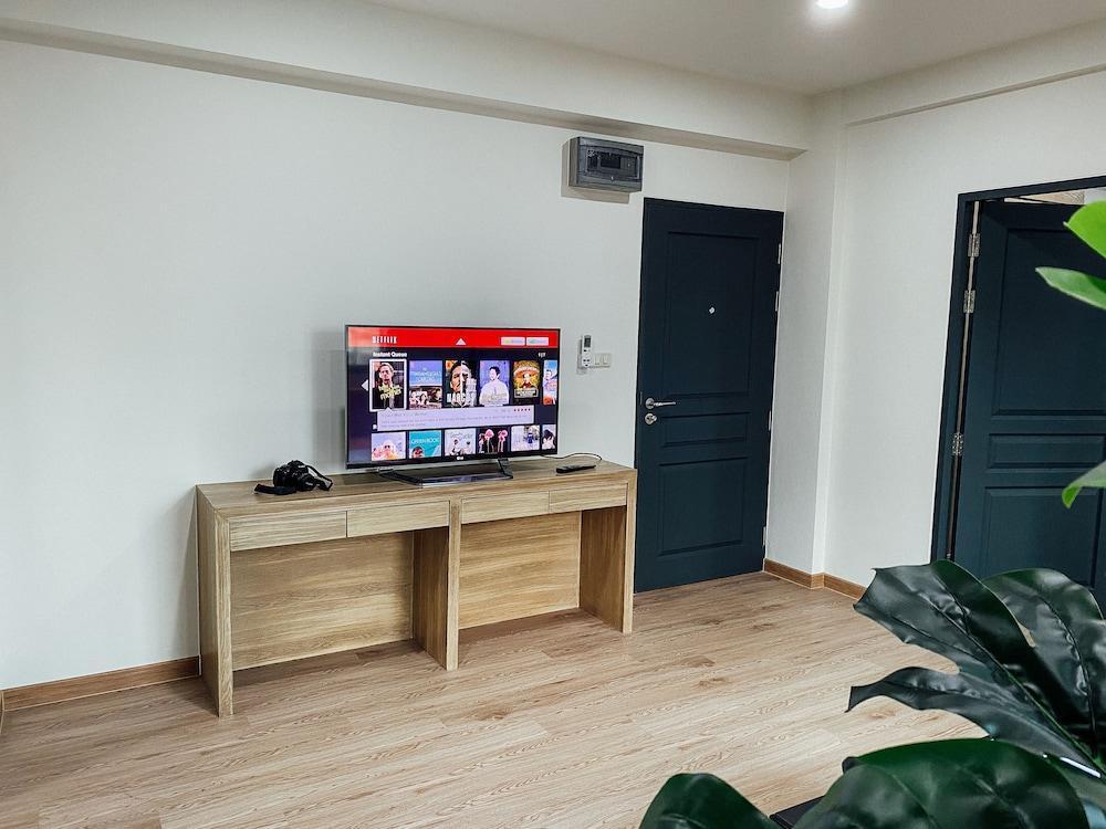 GP House Apartment - Tap to explore photos