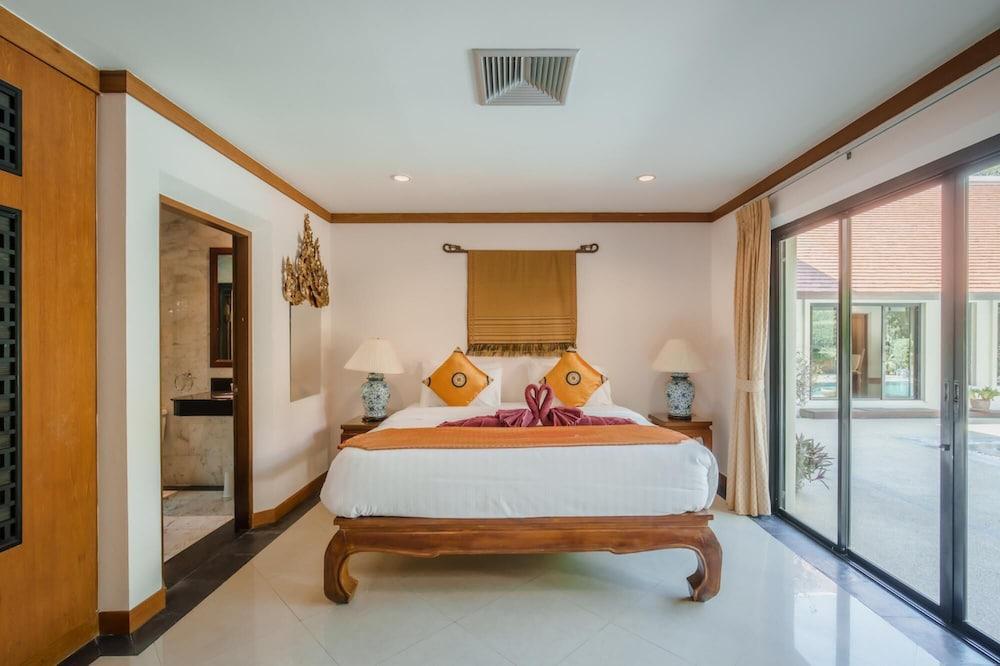 Solas Pool Villa in Nai Harn - Tap to explore photos