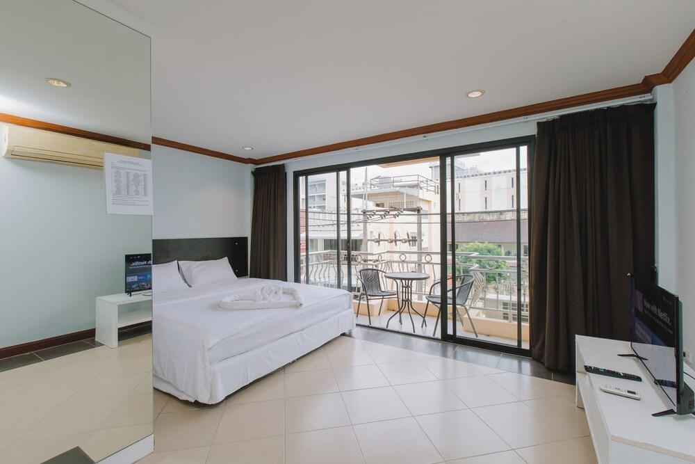 sunstar palace patong Room Type - Deluxe Double Room, 1 King Bed, Non Smoking, City View sunstar palace patong Room Type - Deluxe Double Room, 1 King Bed, Non Smoking, City View