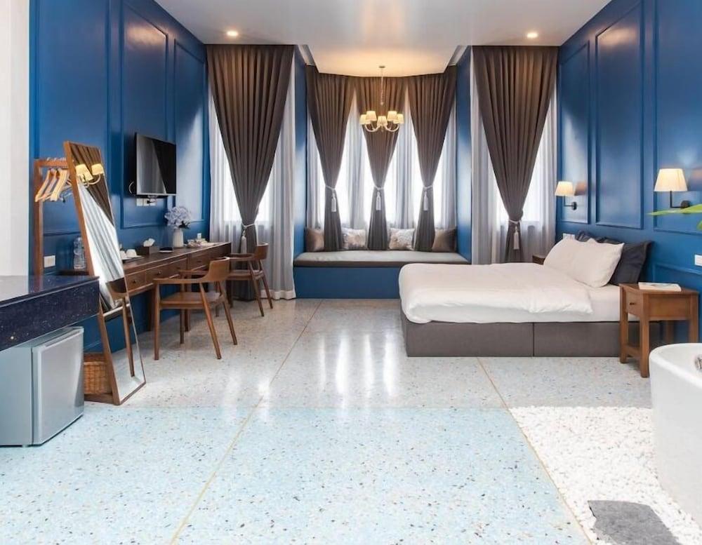 The Elements Boutique House Room Type - Romantic Room